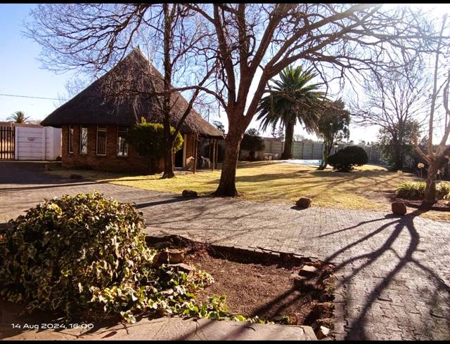 4 BEDROOM HOUSE FOR SALE IN JAMESON PARK
